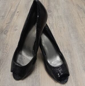 ■PRICE DROP! Women's Black Snakeskin Peep Toe Heel Shoes Size:5.5 Fioni Clothing